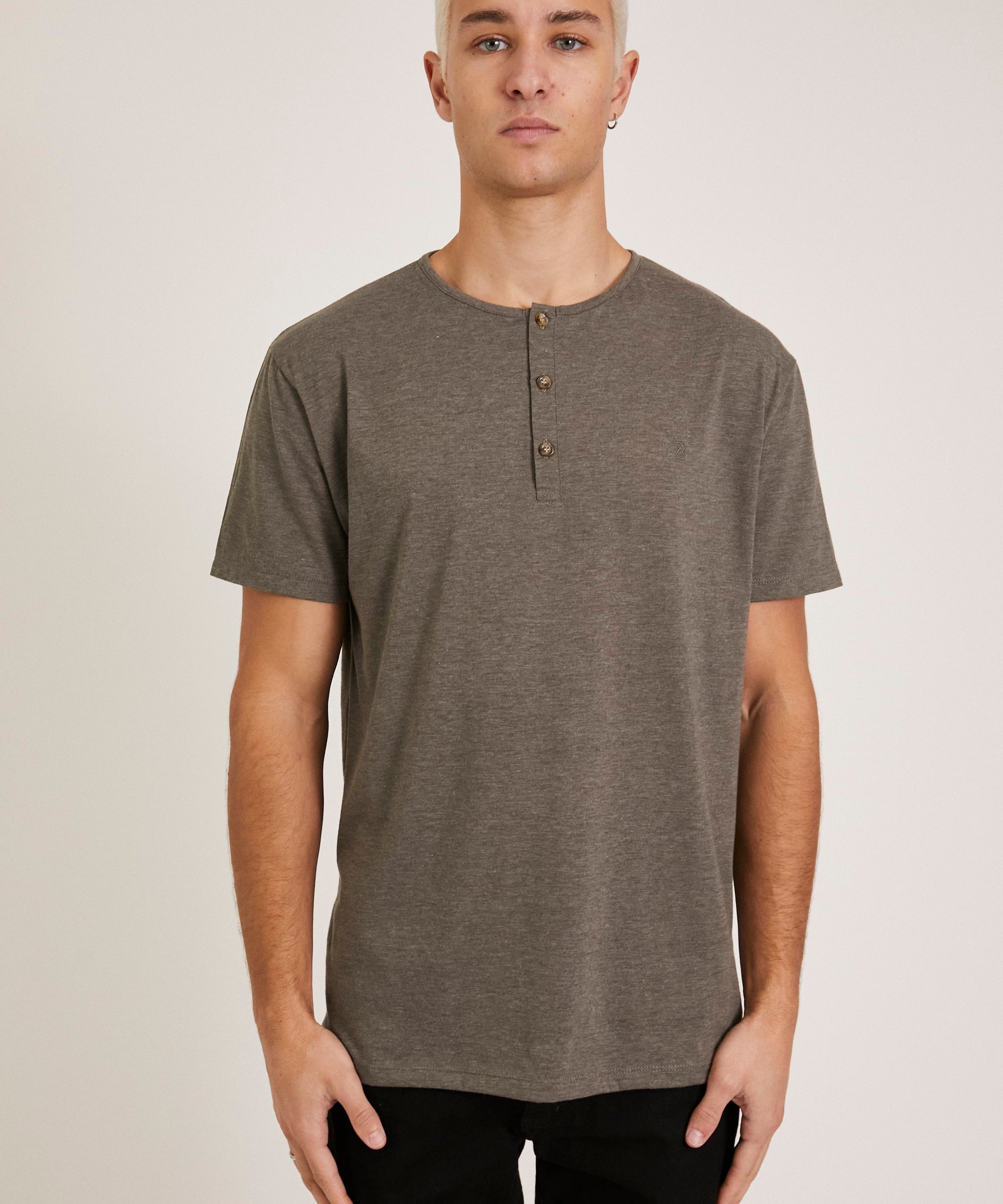 Remera Henley Leblon- Airborn