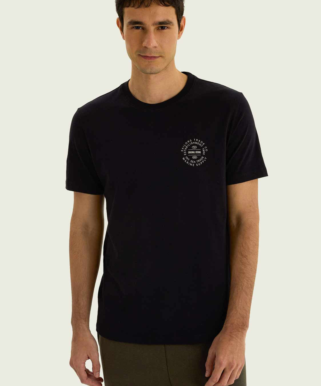 4F8731MEN_083089ea-8679-4379-ab78-20b5ac6dacff.jpg