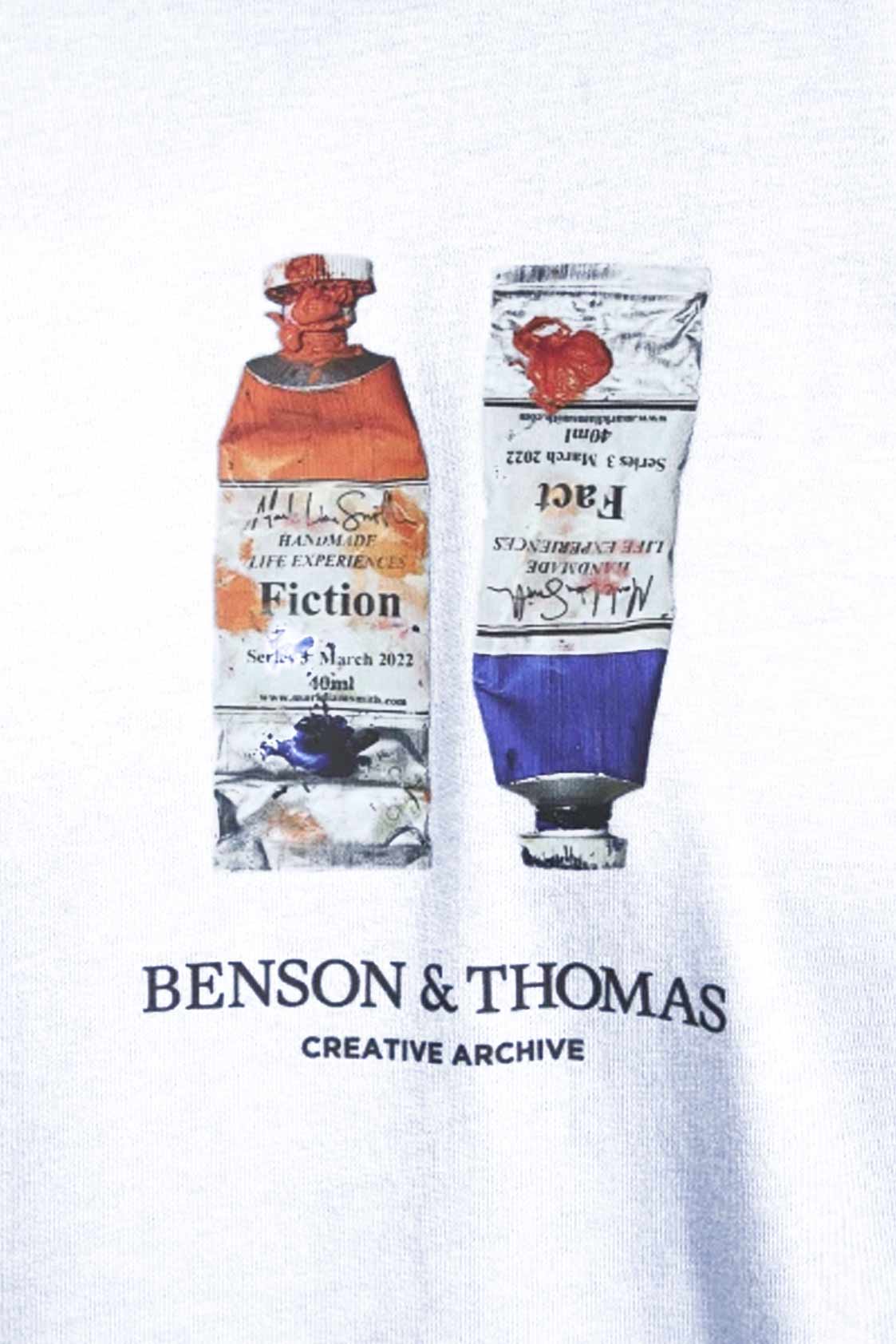 Remera Benson & Thomas Pomo